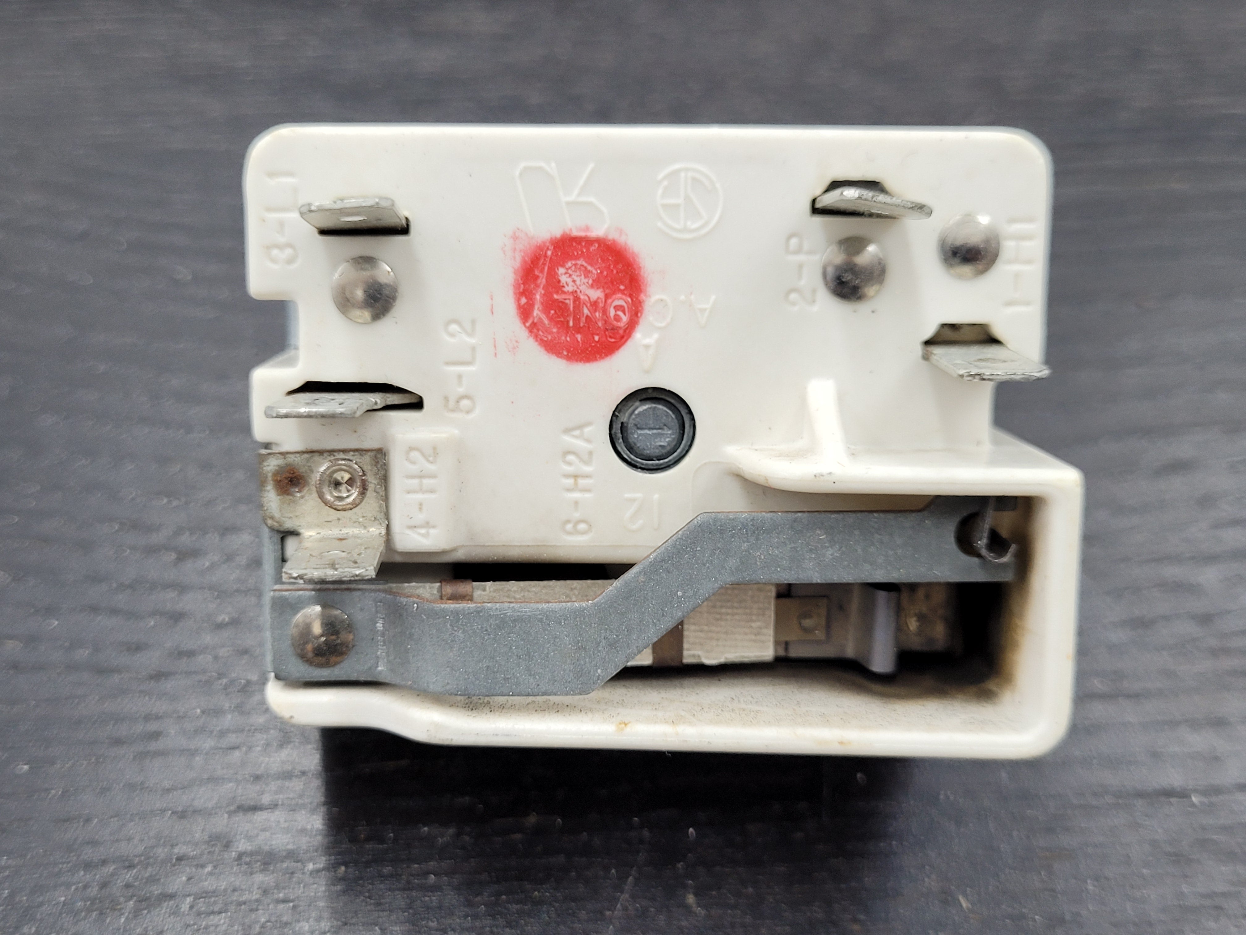 Whirlpool Stove Surface Element Control Switch 7403P372-60 Whirlpool Stove Surface Element Control Switch 7403P372-60